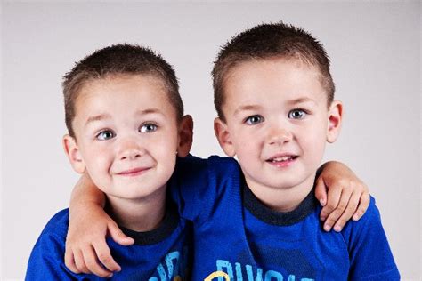 twins en español|twins en ingles.